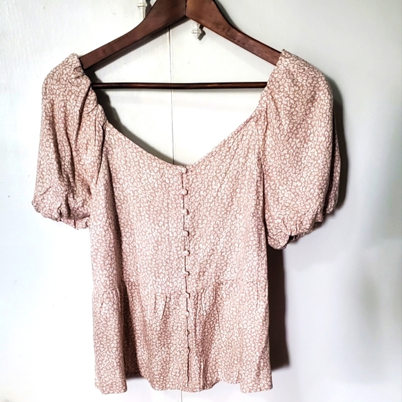 URBAN Romantics Tops - 🎉 5 for $25 🎉 short sleeve blouse